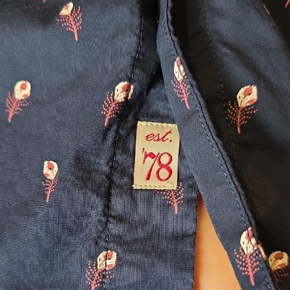 Banana Republic Navy Short-Sleeve Button-Down Shirt with Red&Cream Feather Large - Picture 6 of 8